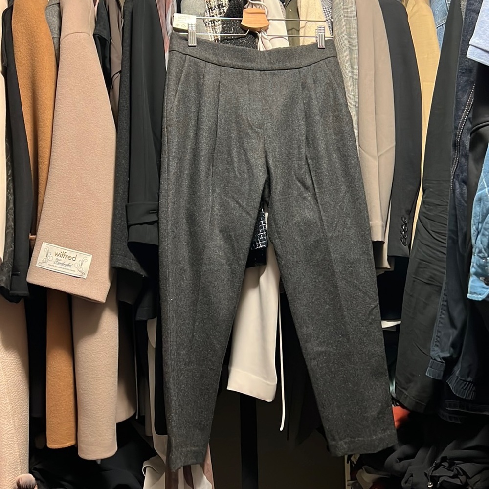 Gray Cropped Ankle Pants with Classic Style
